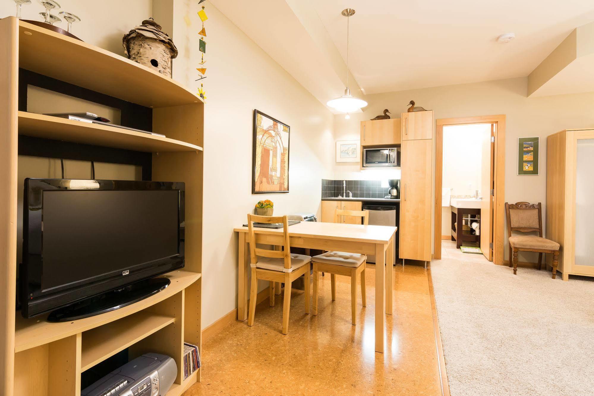 Cormier'S Studio Guest Suites Pentiction Zewnętrze zdjęcie